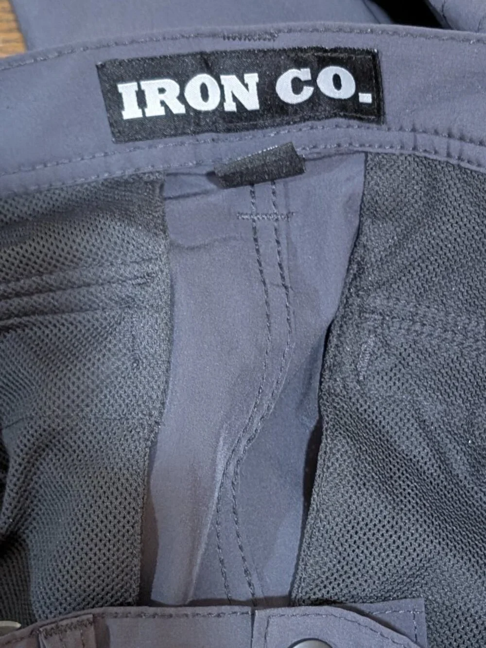 Iron Co. Men's Cargo Shorts in Charcoal Gray Size 32